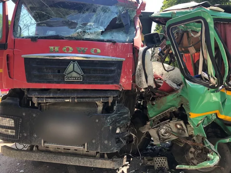 В ДТП автобуса и грузовика один человек погиб и трое ранены