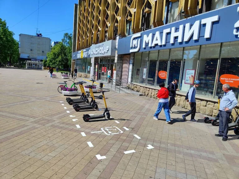 В Краснодаре создали парковки для электросамокатов