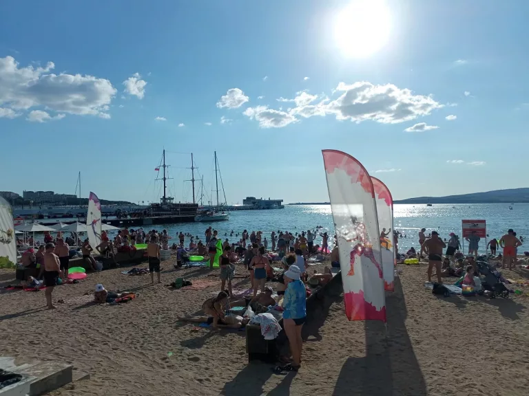 Температура воды в Черном море прогрелась до +19 градусов