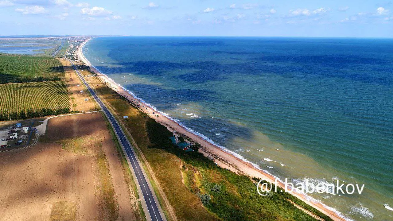 В Краснодарском крае закрыли проезд к популярному пляжу Азовского моря