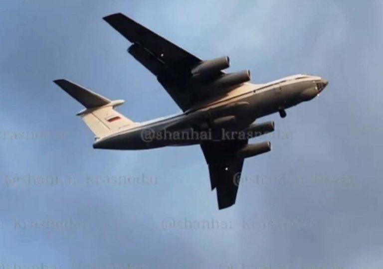 В Краснодаре тайные полёты авиации пугают горожан: видео