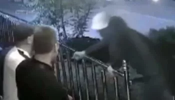 Мужчину расстреляли в кальянной Крымска на видео