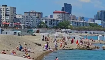 В Новороссийске туристы массово купаются в фекалиях