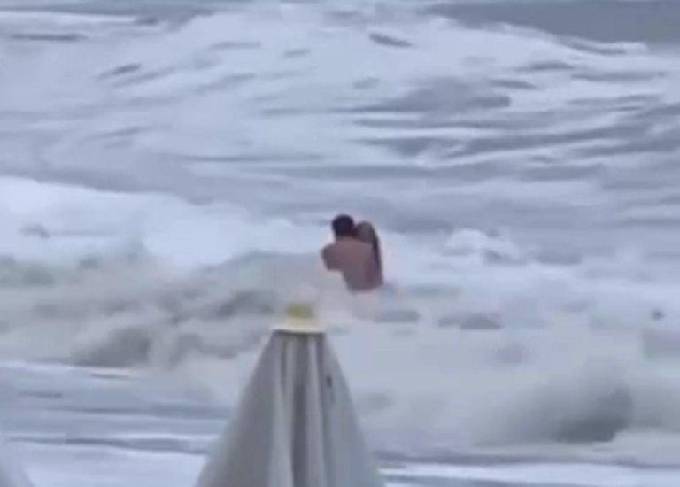 Спасавший туристку парень на пляже Сочи раскрыл тайны трагедии