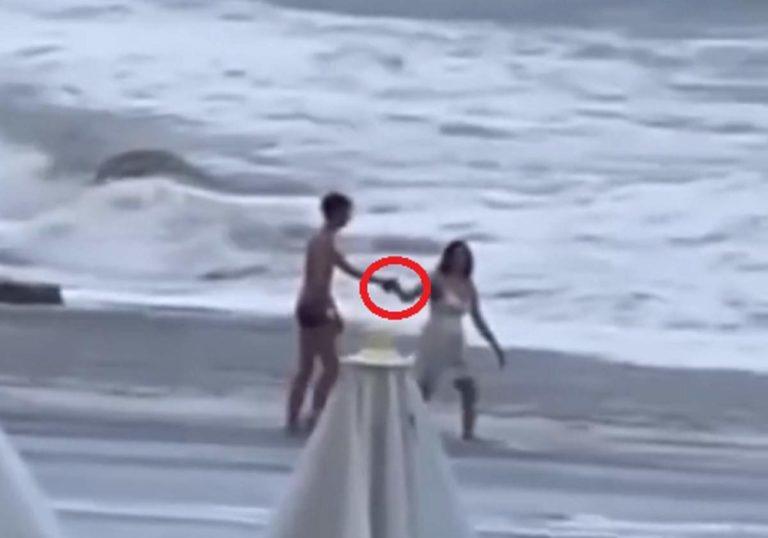 Снос туристки штормом в Чёрное море объяснили её тягой к фото