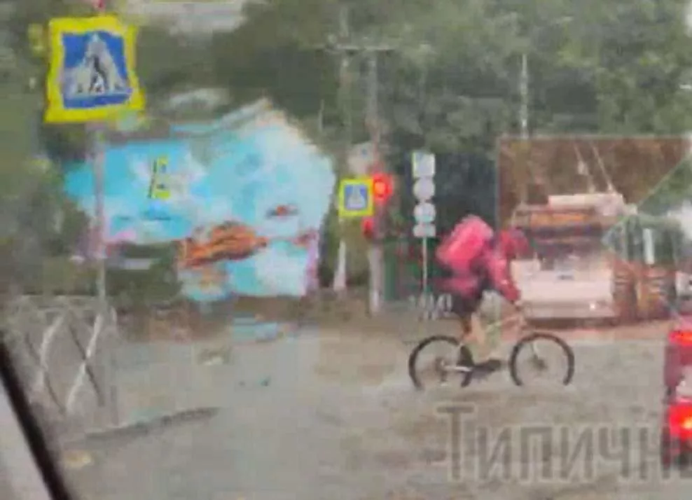 Краснодар затопило после ливня и града: видео