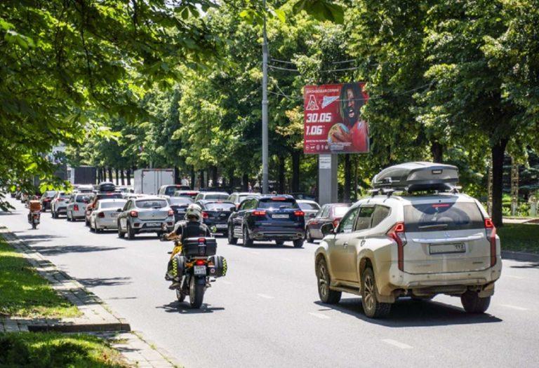 В Краснодарском крае туристы стоят в 40-километровых пробках