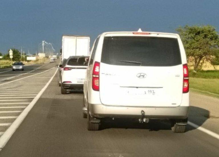 На трассе М-4 «Дон» пробка к Чёрному морю тянется на 16 км