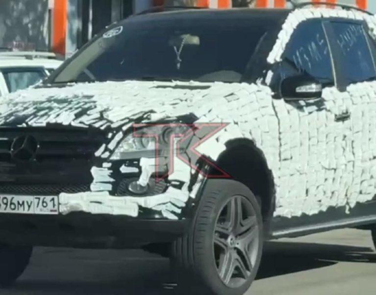 Краснодарка обклеила прокладками Mercedes за измену