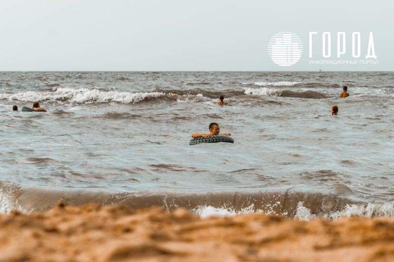 Чёрные пятна и наличка без интернета: турист об отдыхе на Азовском море