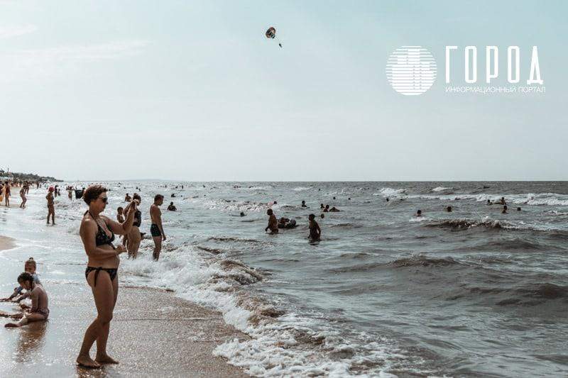 Чёрные пятна и наличка без интернета: турист об отдыхе на Азовском море