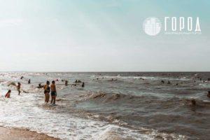 Чёрные пятна и наличка без интернета: турист об отдыхе на Азовском море