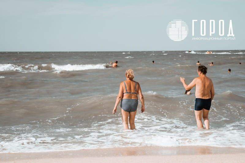 Чёрные пятна и наличка без интернета: турист об отдыхе на Азовском море