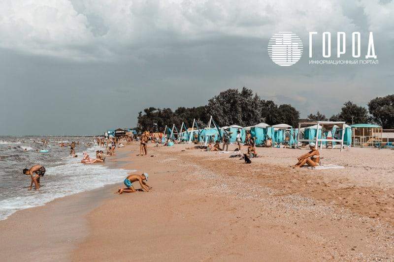 Чёрные пятна и наличка без интернета: турист об отдыхе на Азовском море