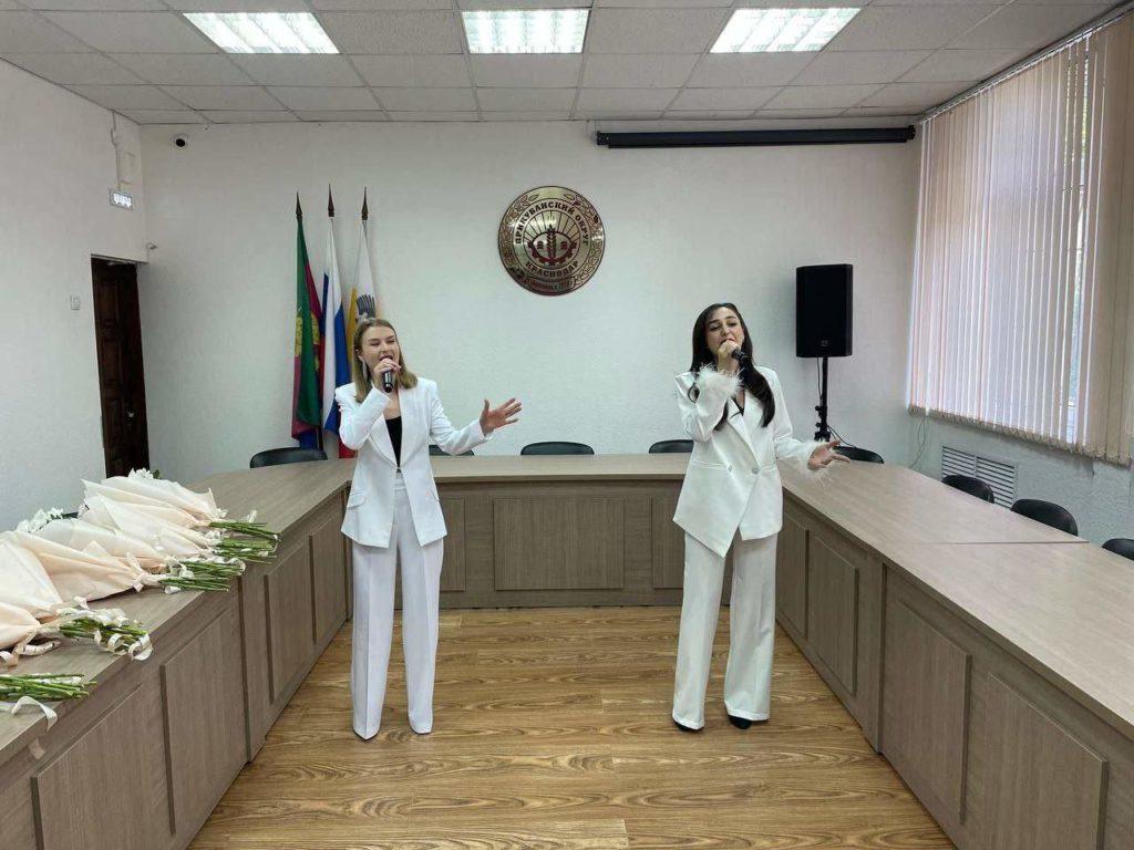 В администрации Краснодара перевернули флаг Кубани