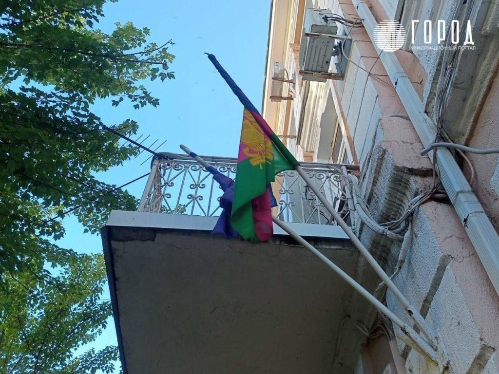 В администрации Краснодара перевернули флаг Кубани