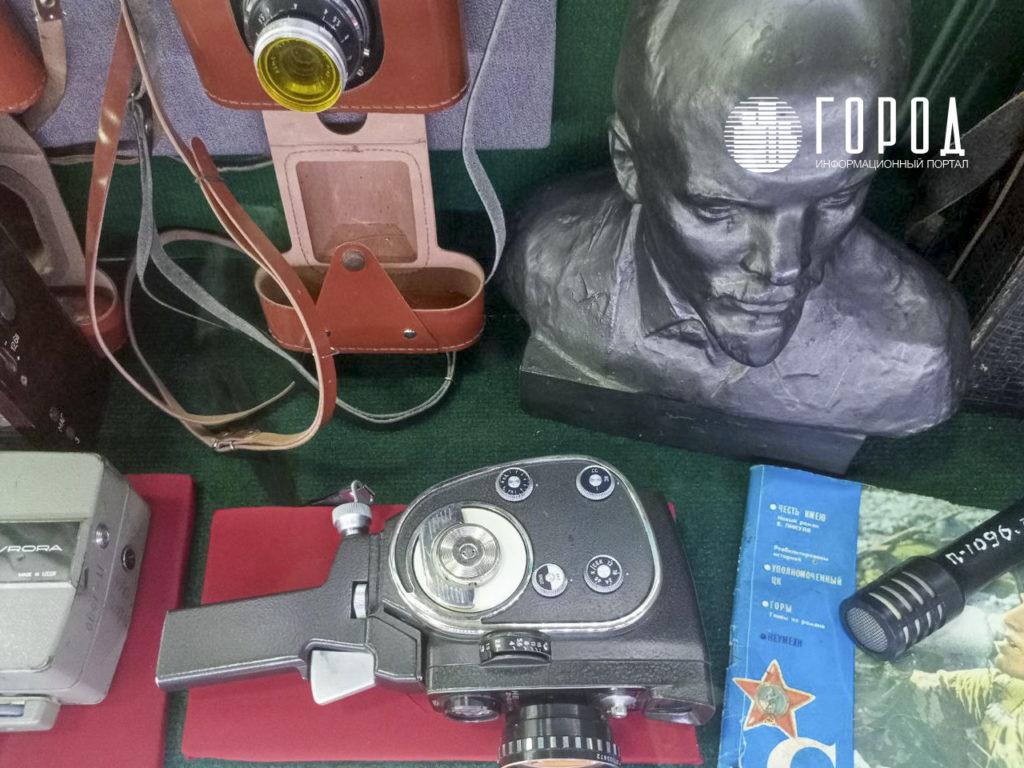 Бабины, фотоаппараты, камеры и кассеты: дети не узнают технику СССР и перестройки в музеях