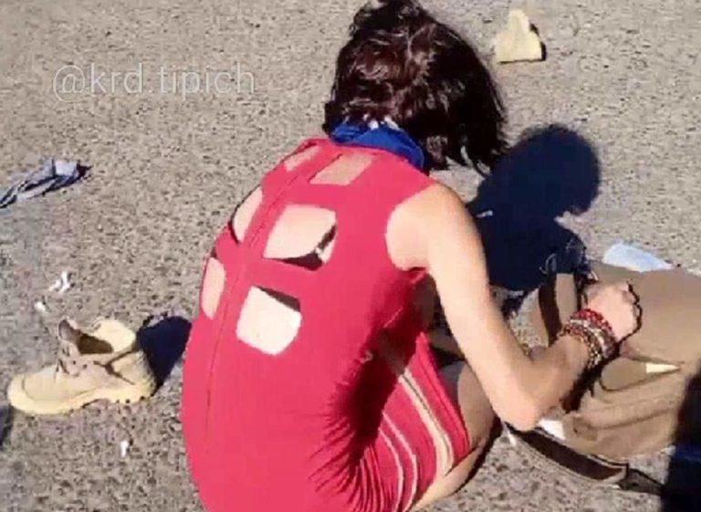 Туристки без нижнего белья бросаются на авто: видео