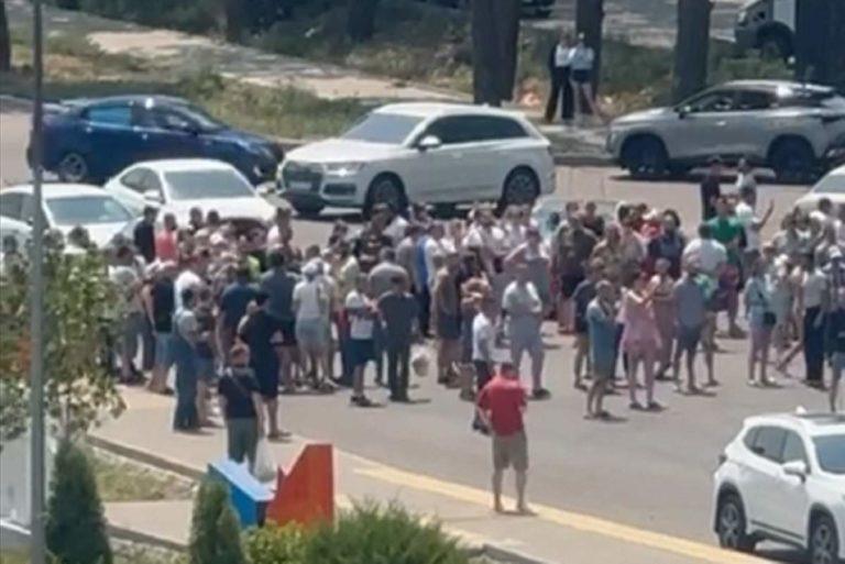 Краснодарцы перекрыли дорогу с требованием дать свет и воду: фото и видео