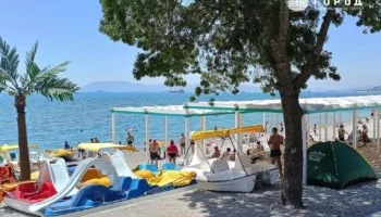 Туристов заставляют платить за тень на пляжах Анапы