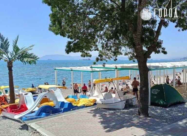 Туристов заставляют платить за тень на пляжах Анапы