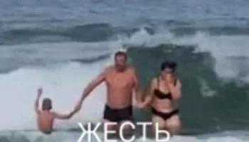 В Анапе туристы отправили ребёнка купаться в шторм: видео