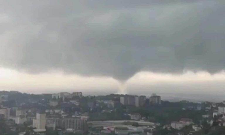 Огромный смерч появился в Чёрном море у Сочи: видео