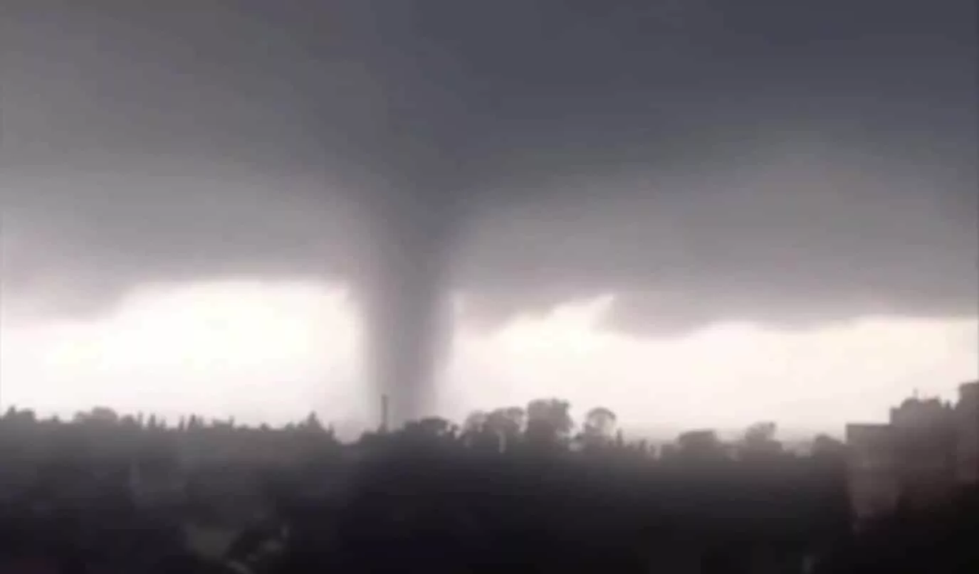 Огромный смерч появился в Чёрном море у Сочи: видео