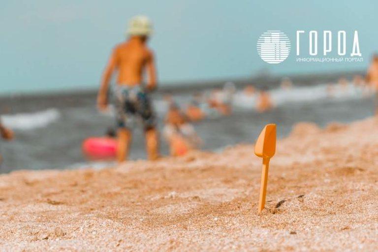 За всё платить и бороться за тень: туристы об отдыхе на Чёрном море