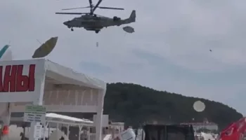 Туристов на Чёрном море пугают вертолёты и подлодки: видео и фото