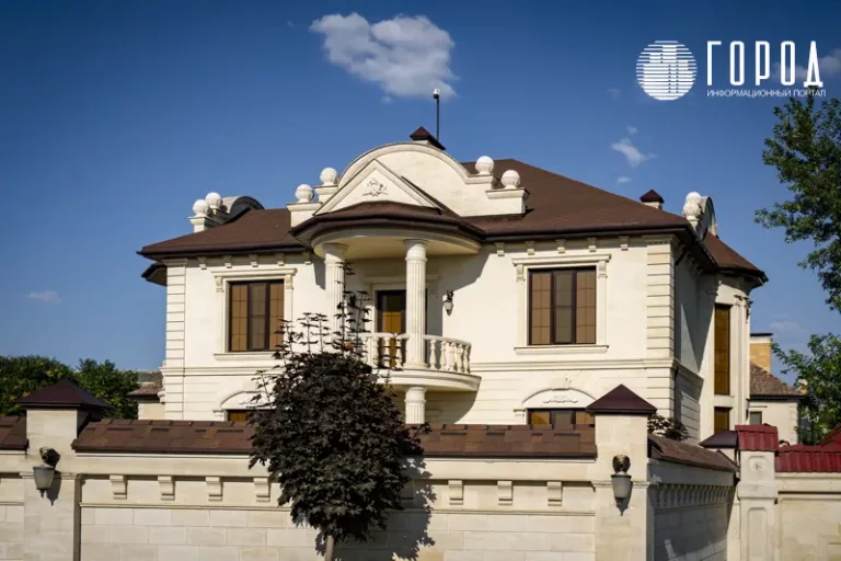 «Адыгейская Рублёвка» в Яблоновском: показали жизнь хозяев дворцов с личной Кубанью