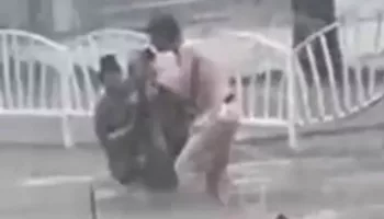 Пенсионерку унесло волной во время ливня в Армавире: видео