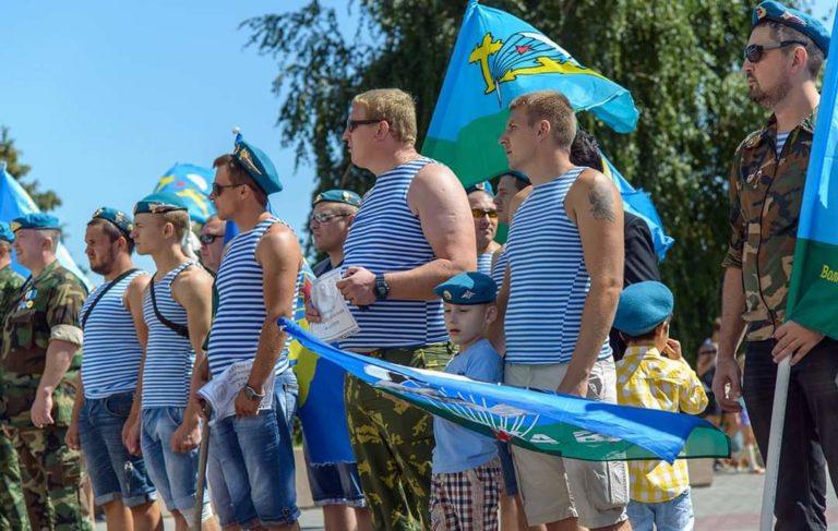 C автозаками и выключенными фонтанами: традиции Дня ВДВ в Краснодаре
