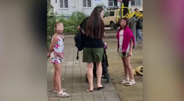 Краснодарка ударила девочку за мат на детской площадке: видео