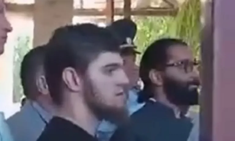 В Краснодарском крае мужчина сорвал крест со священника: видео