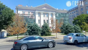«Проблема в отсутствии хозяина»: в Краснодаре у полпредства Путина засохли деревья