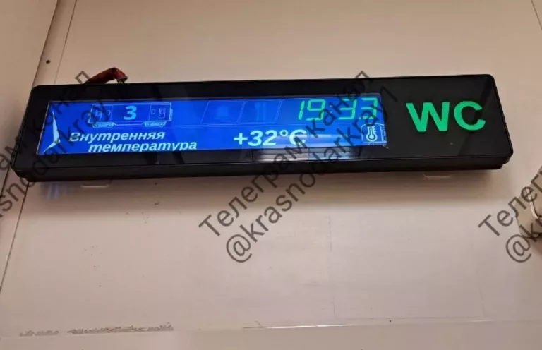 Туристы часами сидят в душных вагонах поездов на границе России и Абхазии