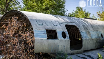 новости краснодара, город, улица береговая, самолет, заброшка, обломки, во дворе дома (5)
