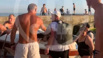 В Сочи катер переехал на пляже туристку: видео