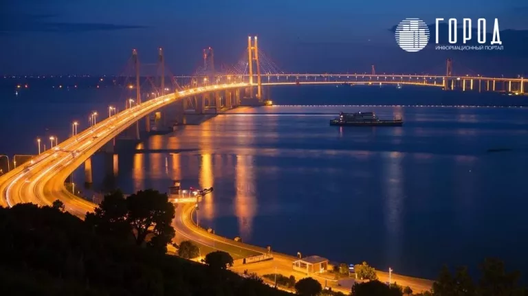 Туристы несколько дней стоят в пробках у Крымского моста