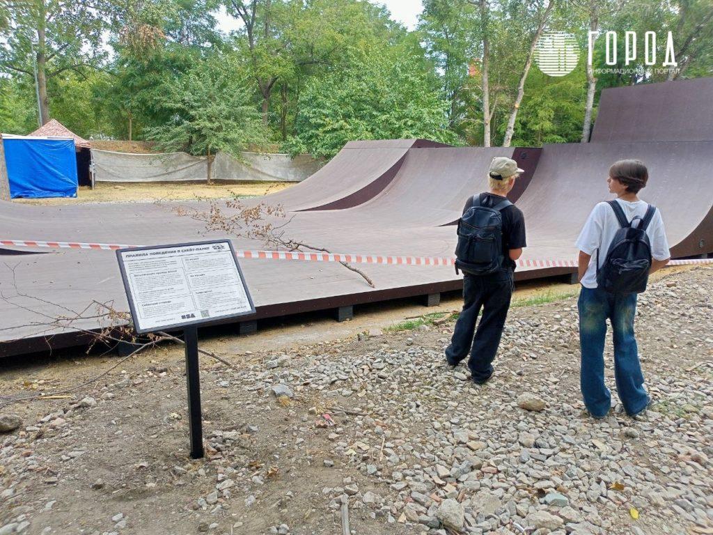 В Краснодаре построили крупнейший скейт-парк: фотовидеорепортаж - юные скейтеры.