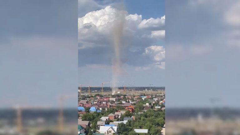Смерч в Краснодаре сняли на видео