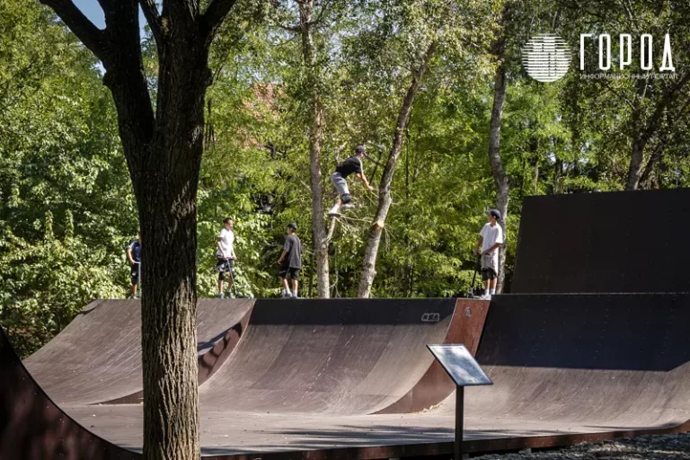 Крупнейший скейтпарк Краснодара открыли на Затоне: видео и фото