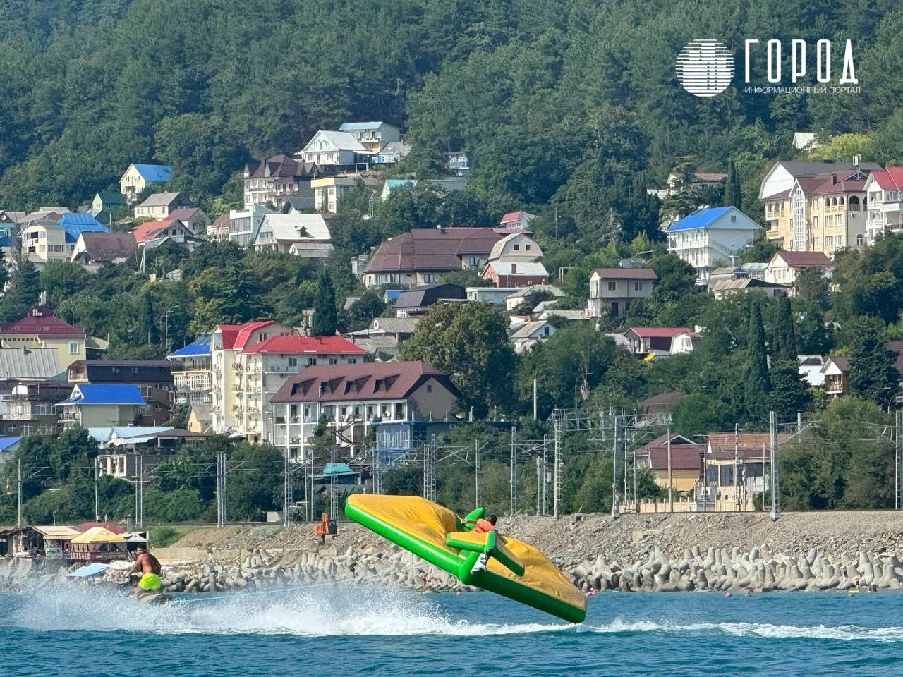 новости краснодар, город, пляжи сочи, лазаревское, последние фото лета 2024 (1)