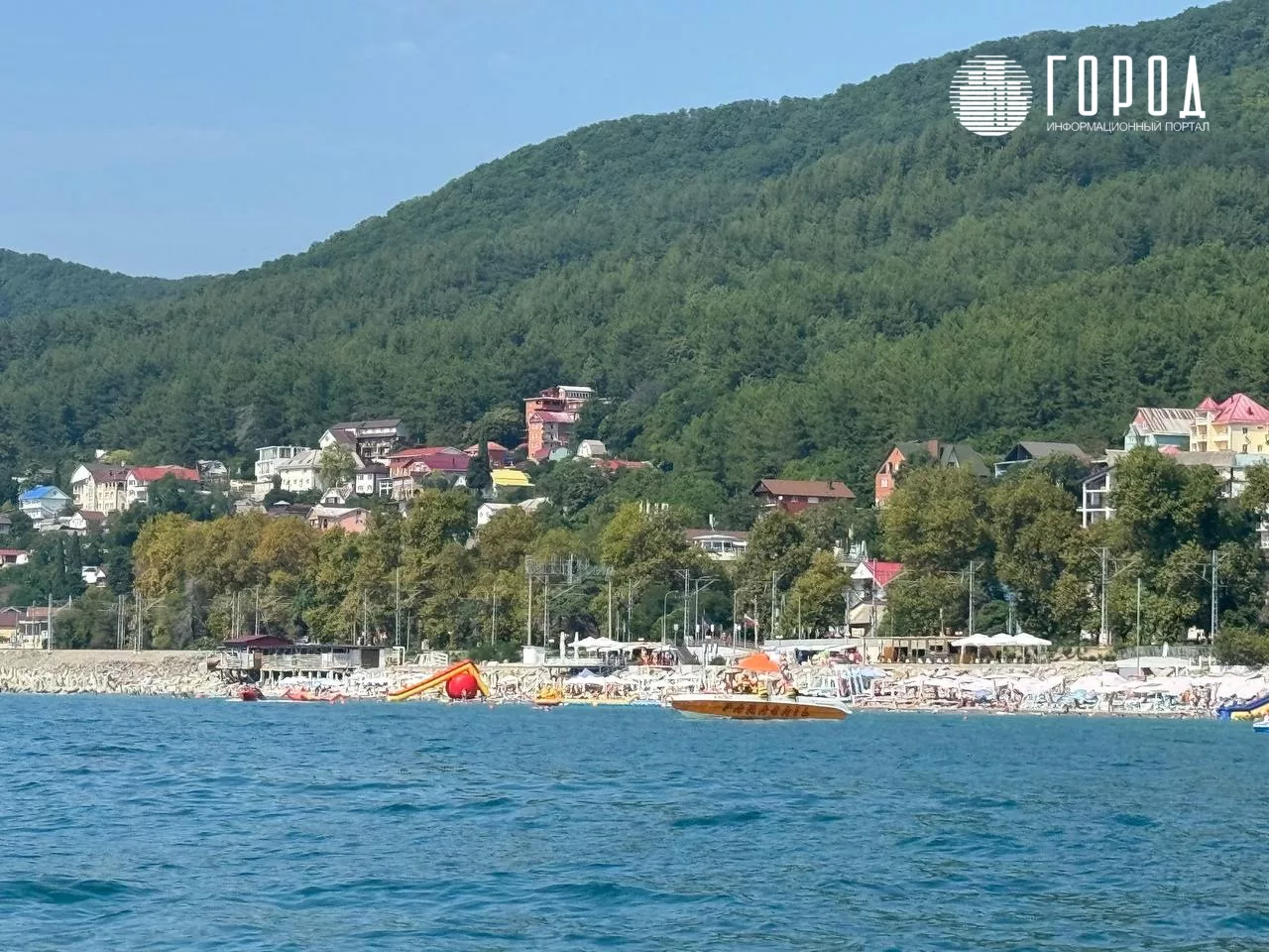 новости краснодар, город, пляжи сочи, лазаревское, последние фото лета 2024 (14)
