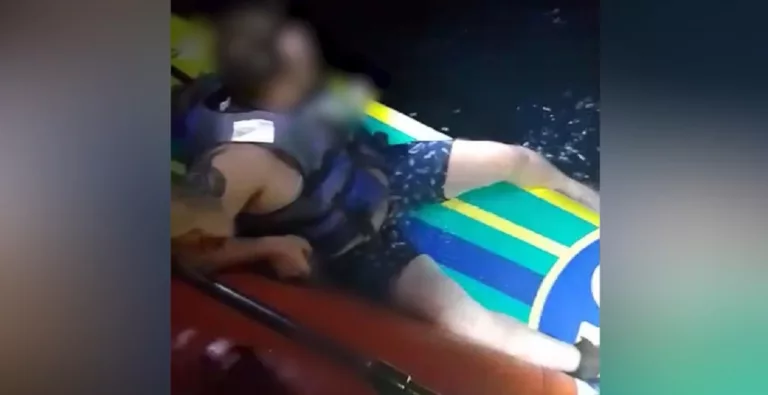 Уснувшего на сапборде туриста унесло в Чёрное море: видео