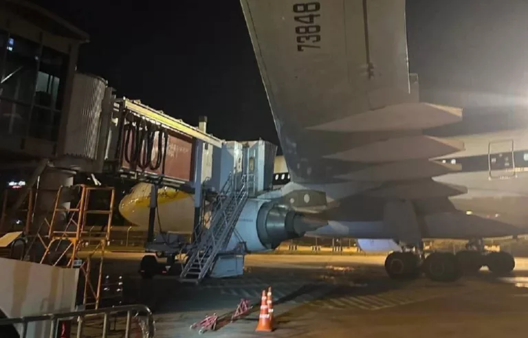 Пилота самолёта оштрафовали на 100 тысяч рублей за таран телетрапа в аэропорту Сочи