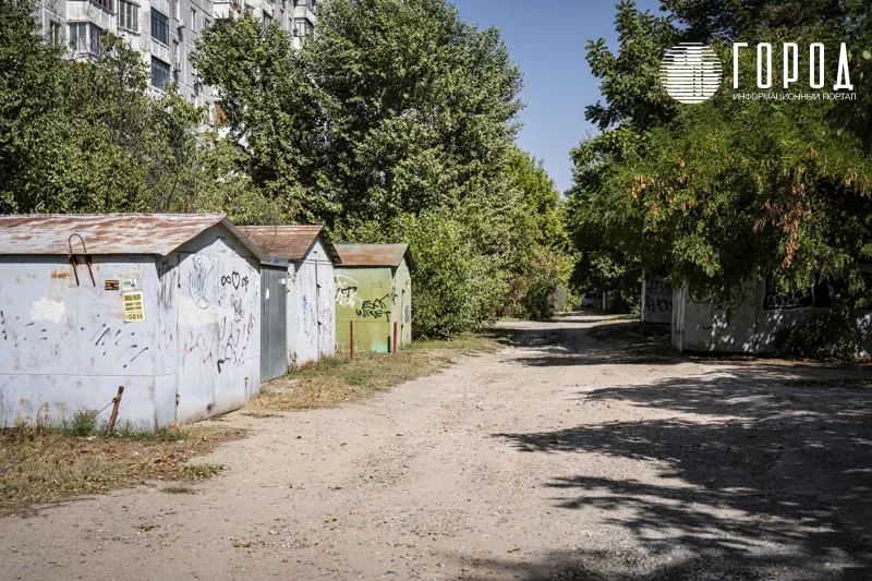 Гаражи в ЮМР у рекреационной зоны у реки Кубань в Краснодаре.