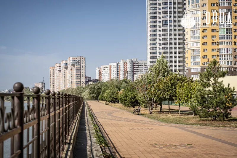 Закрытая единая набережная в ЖК на Кожевенной Краснодара у Кубани.