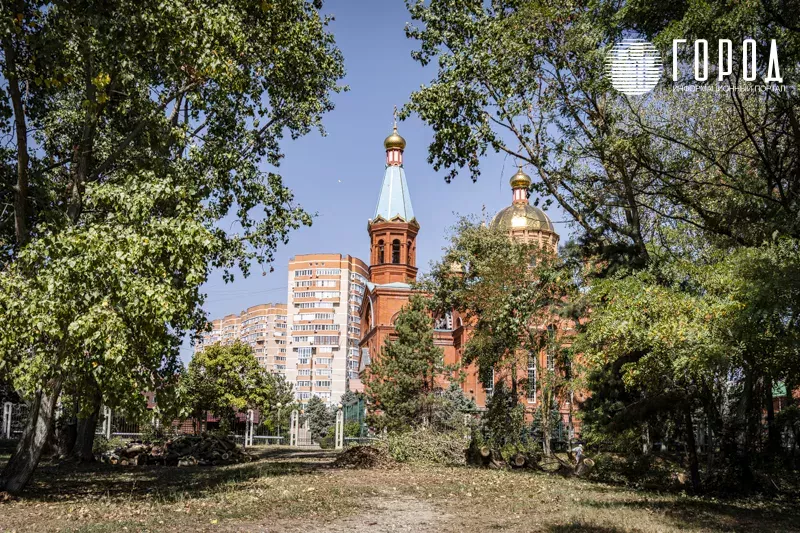 Рождественская церковь в Юбилейном микрорайоне Краснодара. 